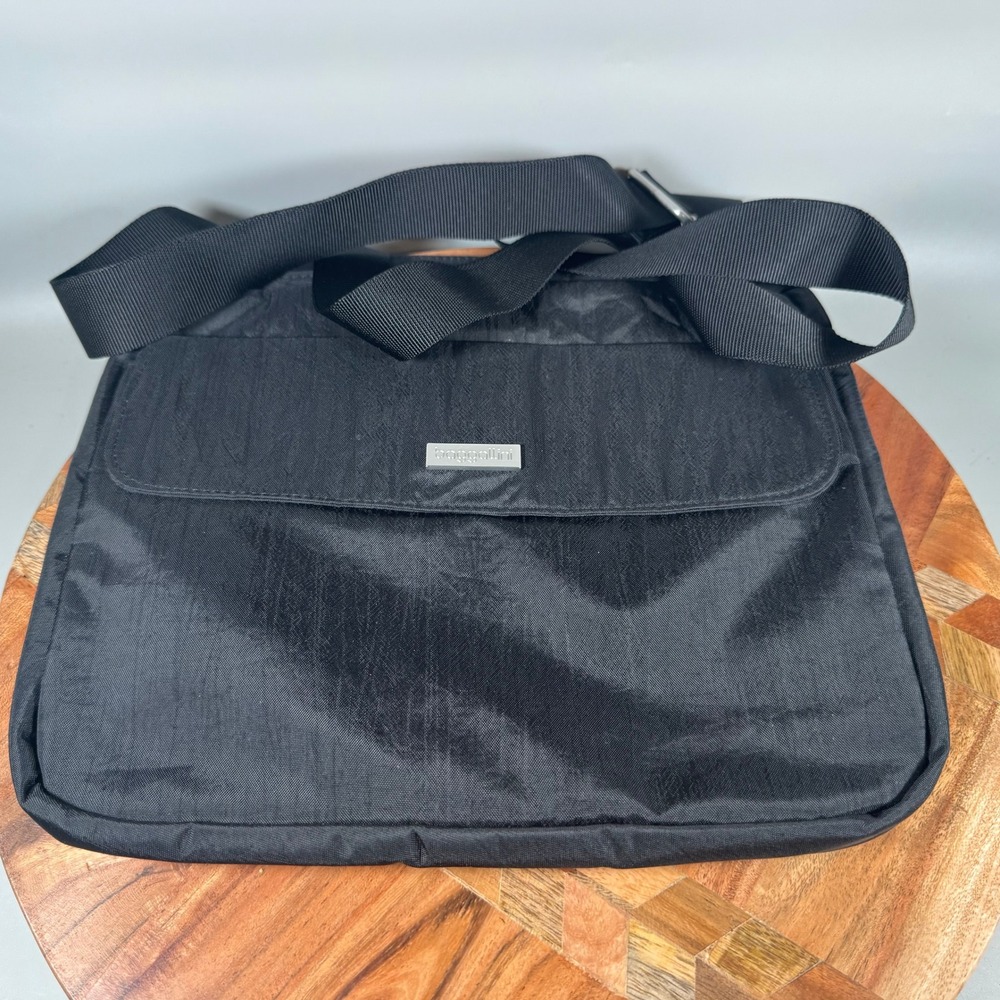 Baggallini Black Nylon Crossbody Messenger Bag Adjustable Strap Travel Purse